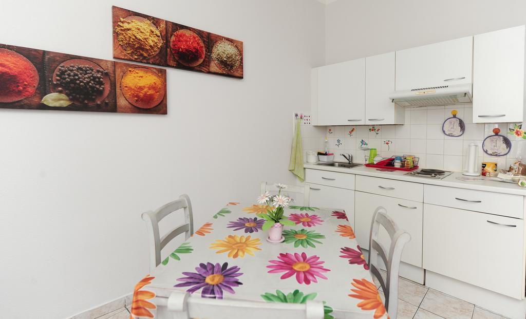 La Romantica Dante Five Stars Holiday House Nisa Exterior foto